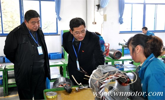 皖南電機(jī):專家組成員在生產(chǎn)現(xiàn)場查看 皖南電機(jī):專家組成員在生產(chǎn)現(xiàn)場查看