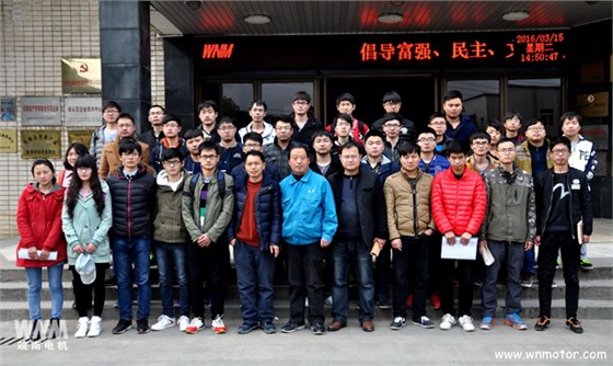 安工大在公司作畢業(yè)設(shè)計(jì)，在皖南電機(jī)合影留念