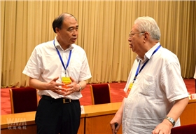 皖南電機管總與機械部副部長陸燕蓀在會上交流 皖南電機管總與機械部副部長陸燕蓀在會上交流