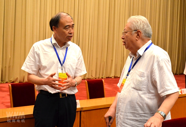 皖南電機管總與機械部副部長陸燕蓀在會上交流 皖南電機管總與機械部副部長陸燕蓀在會上交流