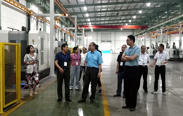 全椒縣政協(xié)副主席姜志山帶領(lǐng)該縣政協(xié)考察團(tuán)來(lái)我公司參觀考察。